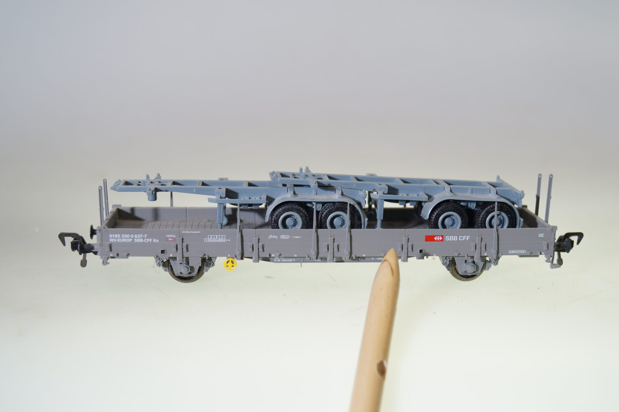 ROCO H0 67482 Rungenwagen Ks SBB Ladung LKW Chassis Sauber 2 Rungen