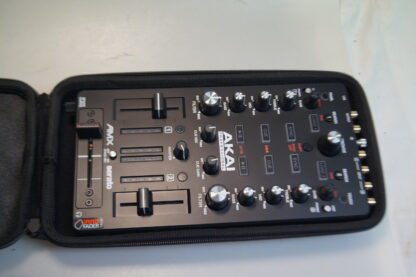 Akai AMX Serato DJ Controller, mit Etui