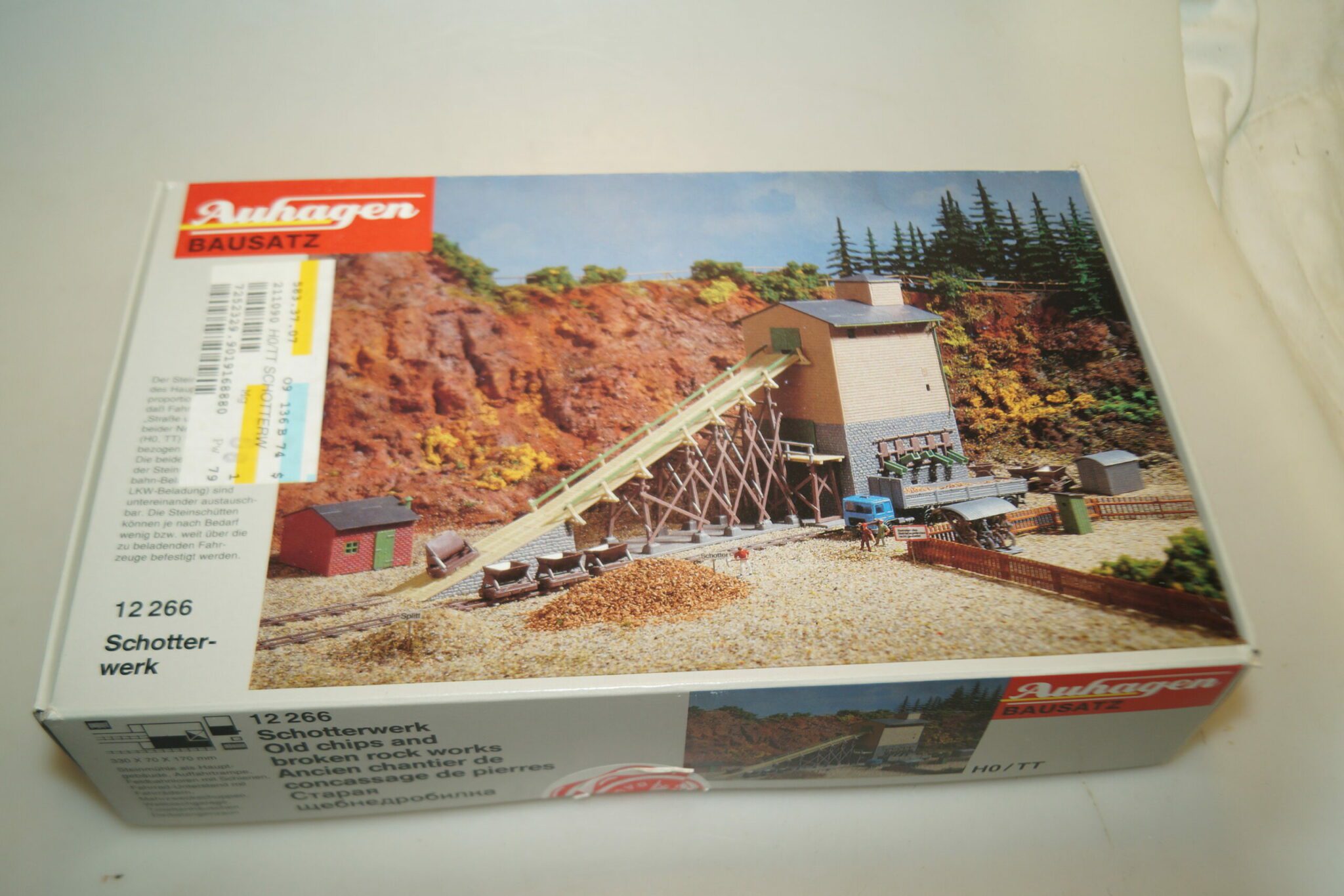 thumbnail interactive-video image 1 of Auhagen 41622 H0 Scale Railroad Crossing Gates – NEW Model Train Accessory 1 of 2