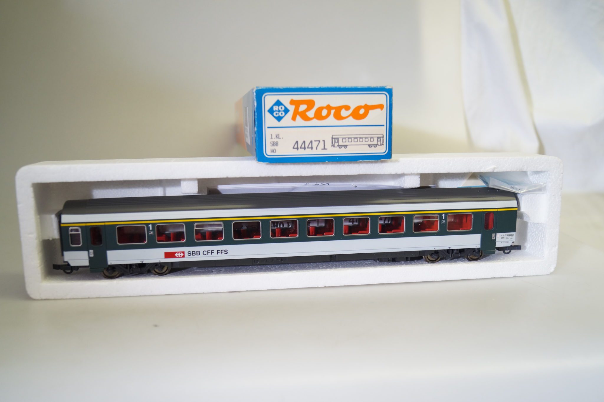 Roco 74713: SBB CFF FFS - A 16-94 (IC2020) 1st class double deck coach