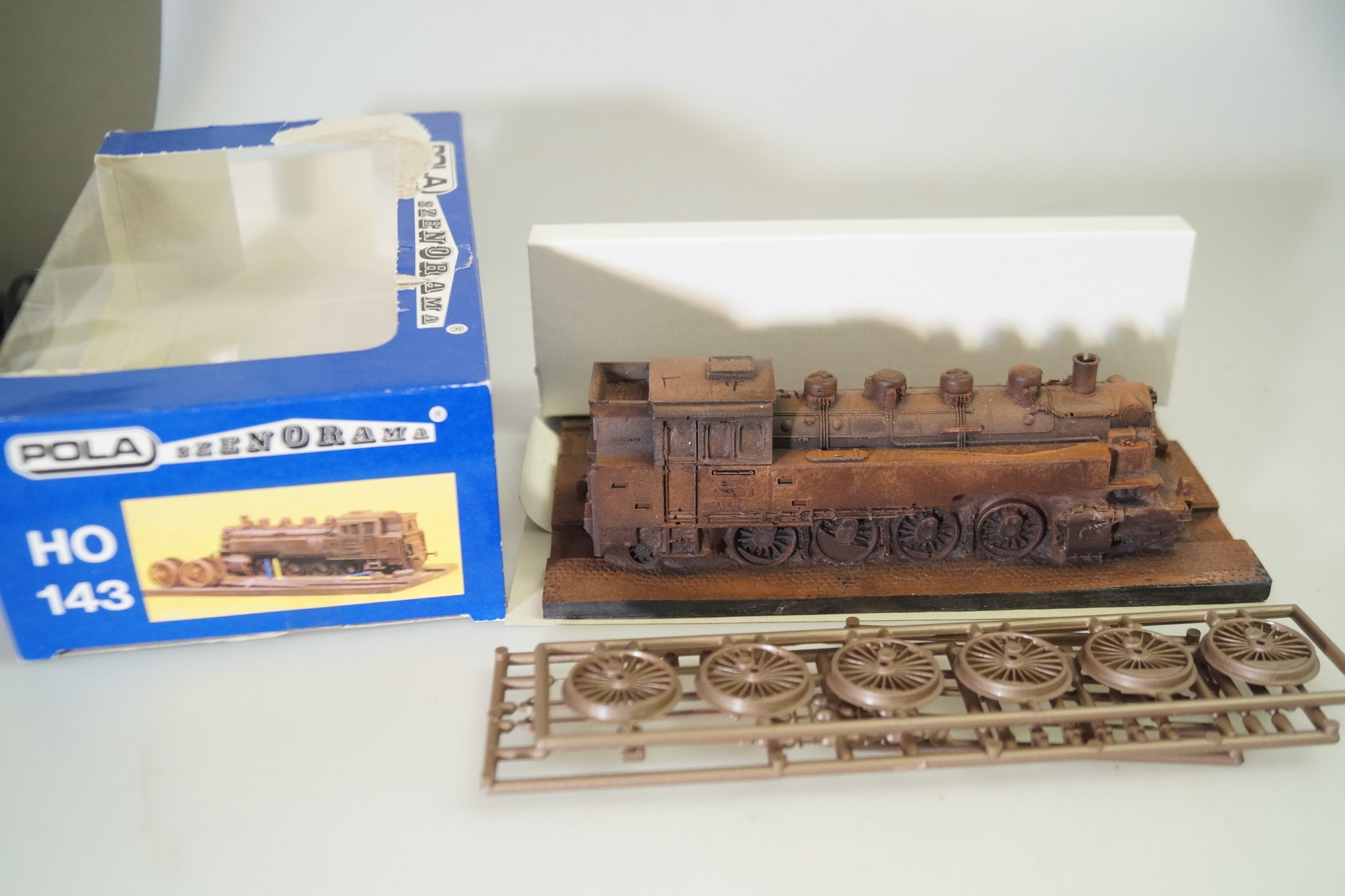 H0: POLA 143 Abgestellte Dampflok BR 86, neu