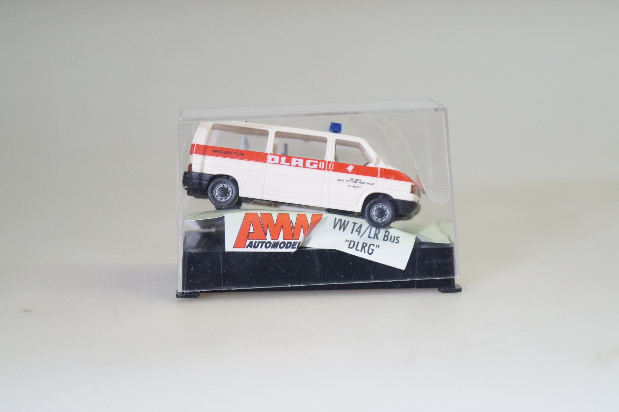1:87 AMW/AWM 72261 VW T4 Bus lang DLRG, neu – gearontologist