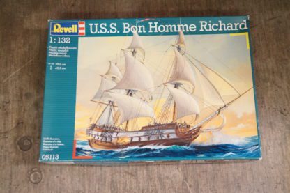 05113 Revell 1:132 U.S.S. Bon Homme Richard, neu/ovp