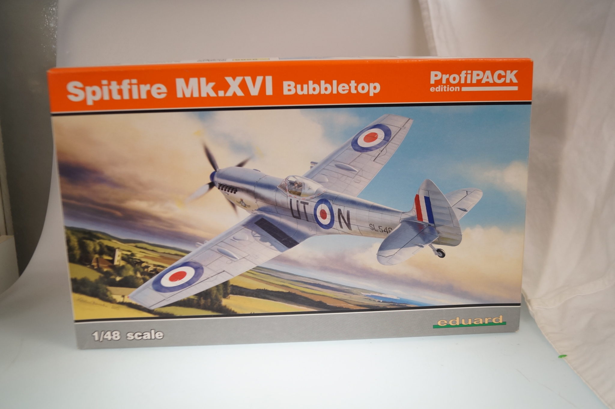 Eduard Plastic Kits 8285 - Modèle Kit Spitfire MK. XVI Bubbletop 1:48