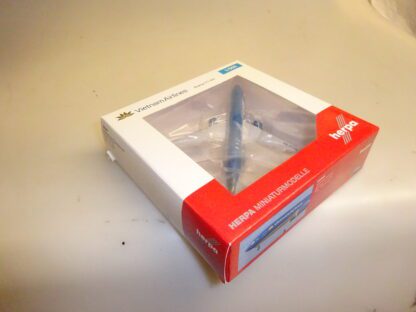 1:500 Herpa Wings 530460 Boeing 777-200 Vietnam Airlines, neuw./ovp