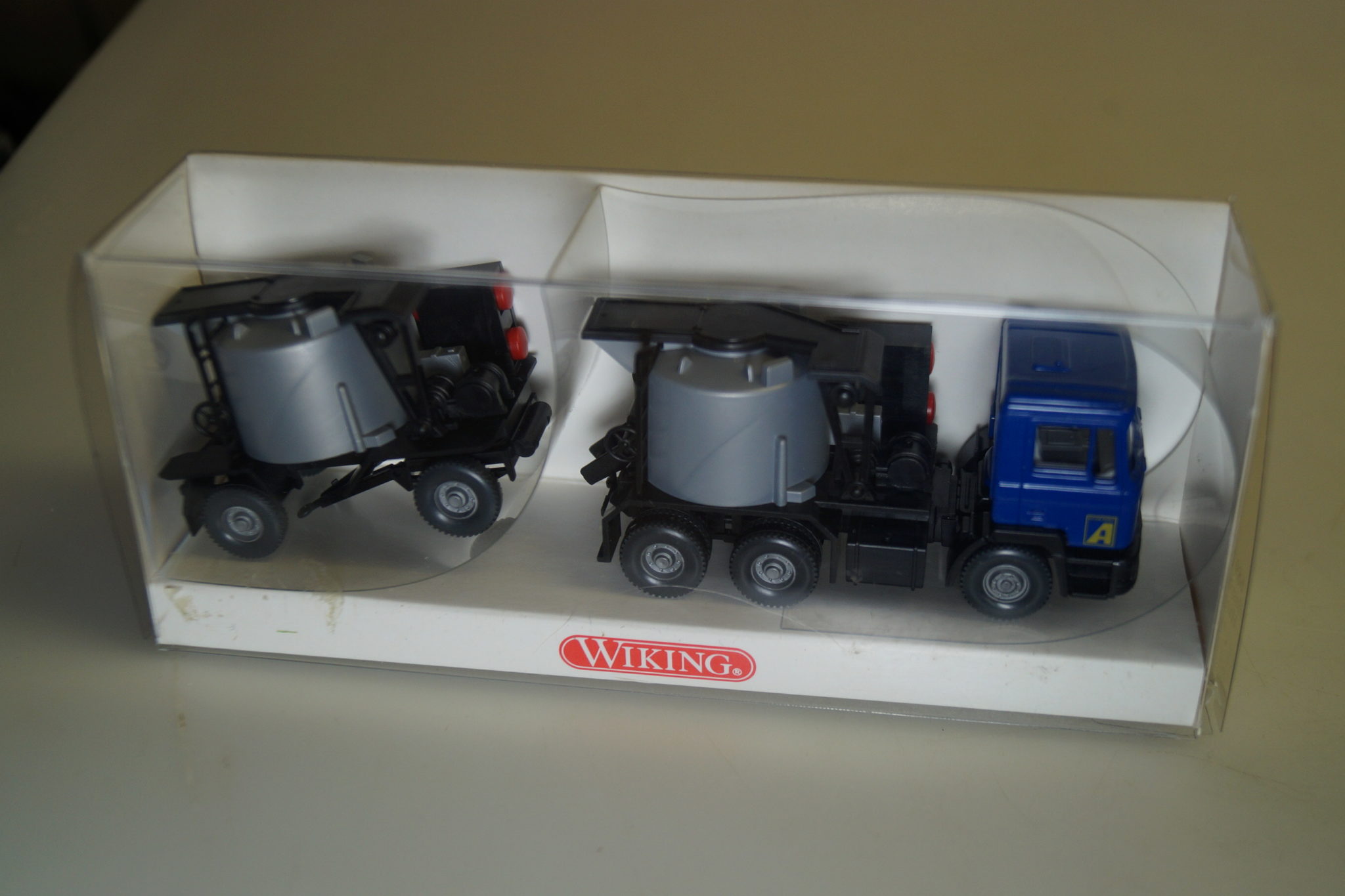 1:87 Wiking 689 02 30 Gussasphaltkocher-Hängerzug, NEU