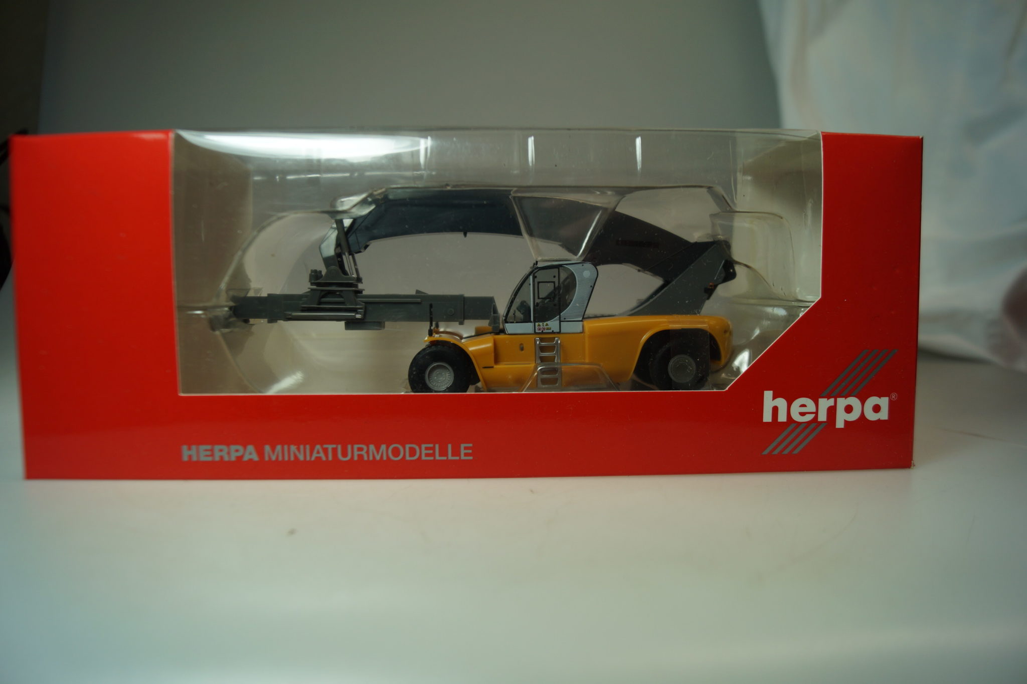 1:87 Herpa 302302 Liebherr Reachstacker, neu
