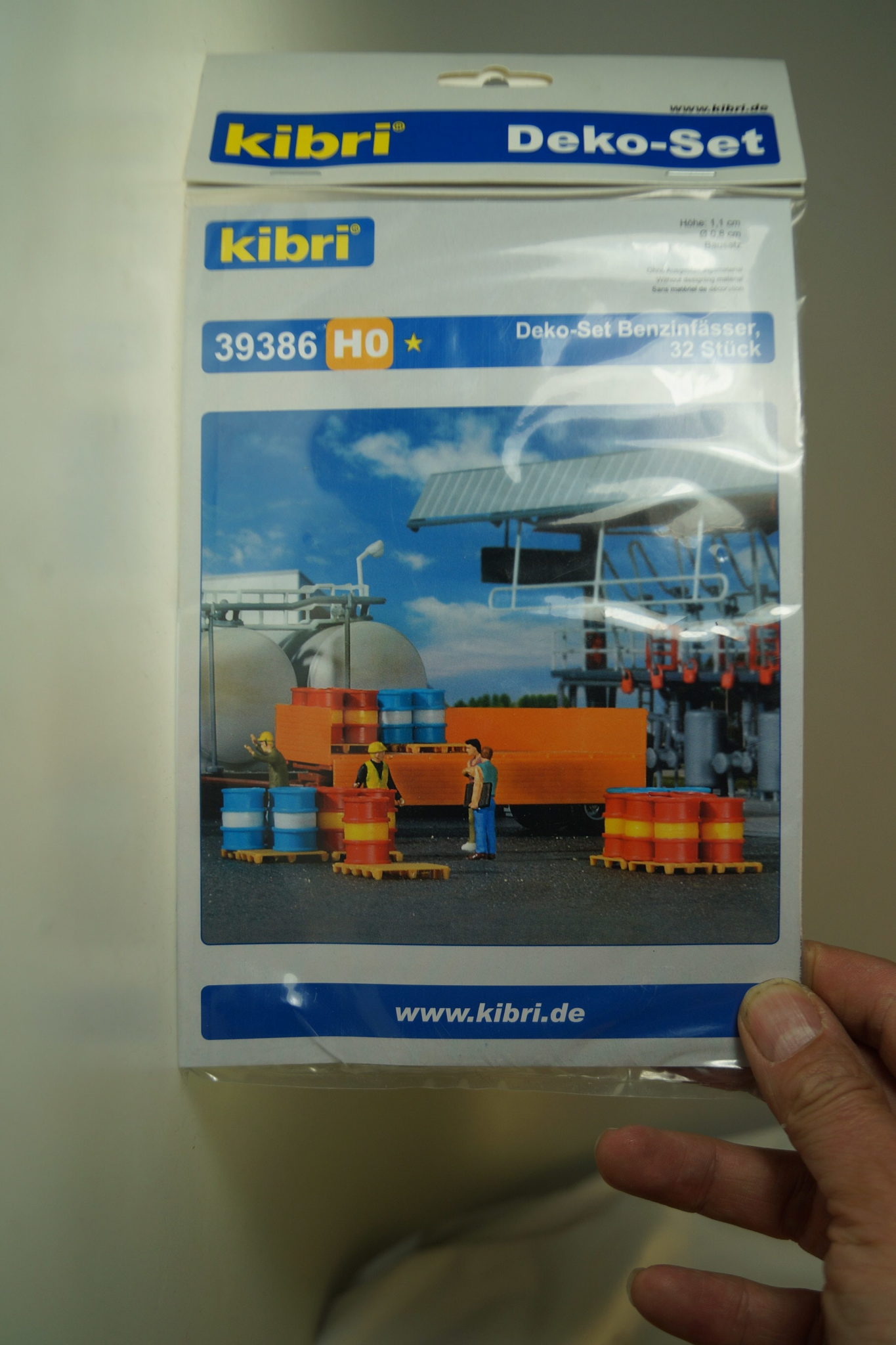 H0: Kibri 39386 Dekoset Benzinfässer, 32st., neu