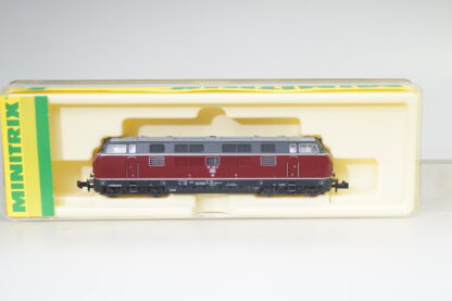 Spur N: Minitrix 12061 Diesellok 221 109-2, top/ovp