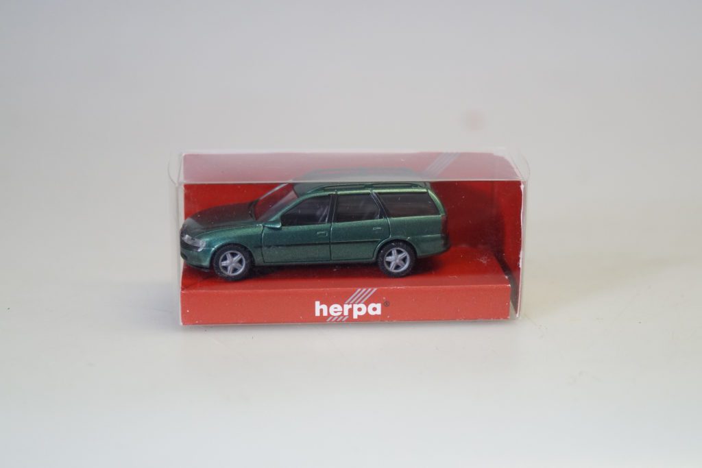 1 87 Herpa 032155 Opel Vectra Caravan grün met neuw ovp gearontologist