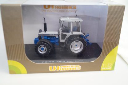 1:32 Universal Hobbies Traktor Ford 7810, neu