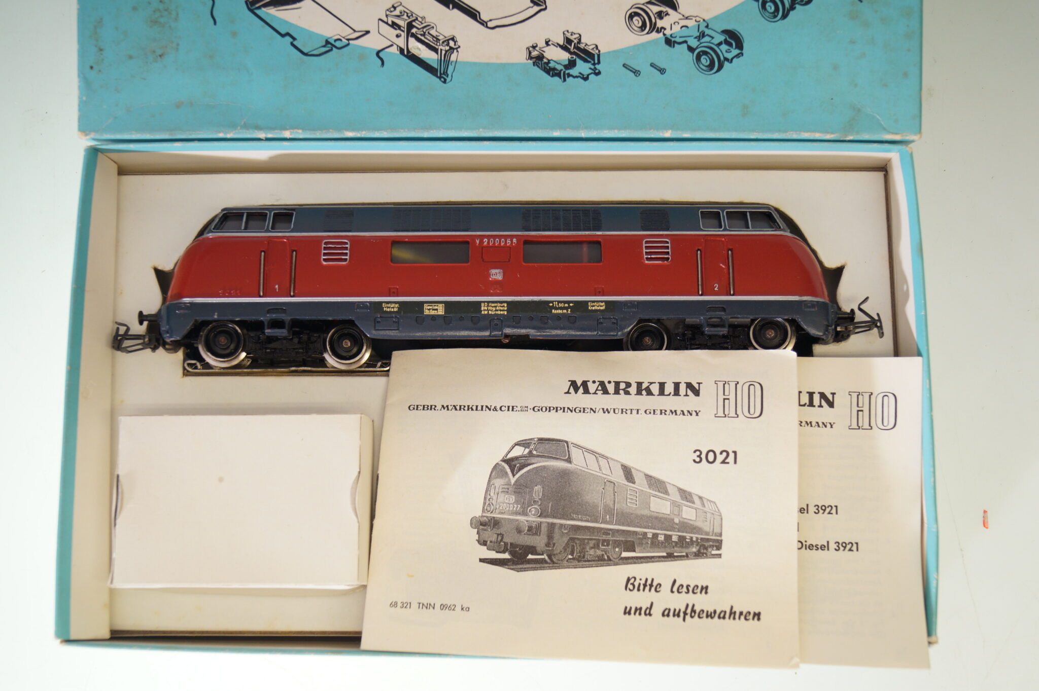 H0: Märklin 3921 Bausatz Diesellok V200, top/ovp