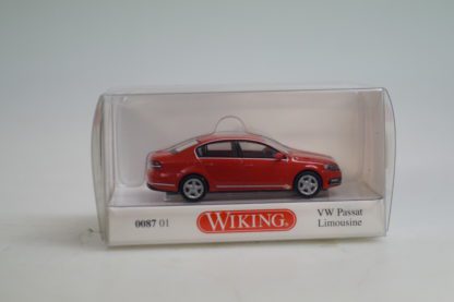1:87 Wiking 0087 01 VW Passat Limo rot, neu