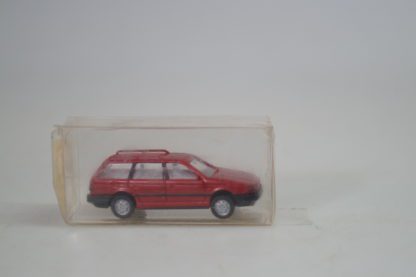 1:87 Wiking 04213 VW Passat rot, neu