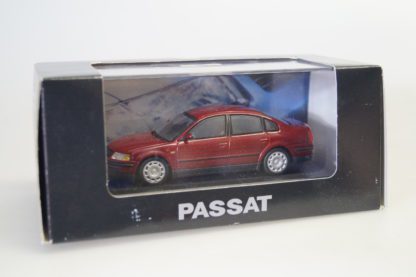1:43 Schuco 8097440 VW Passat Limo 3B rot-met., neuw./ovp