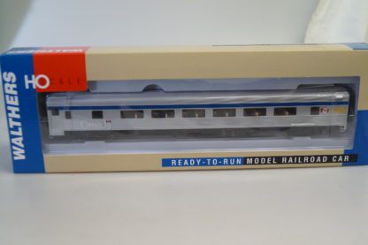 H0: Walthers 16301 85' Canada Rail Budd 46-Seat Coach, neuw./ovp