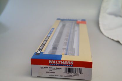 H0: Walthers 16301 85' Canada Rail Budd 46-Seat Coach, neuw./ovp – Bild 2