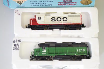 H0 23107 Proto 2000 2 Stück US-Lok GP30 SOO + BN #3002 #720 + 2216, top/ovp – Bild 2
