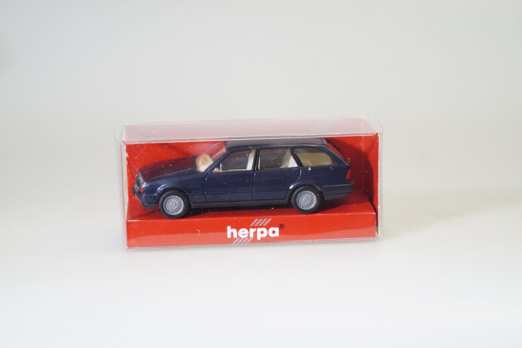1 87 Herpa 030960 BMW 525i Touring Blau met Neu Gearontologist