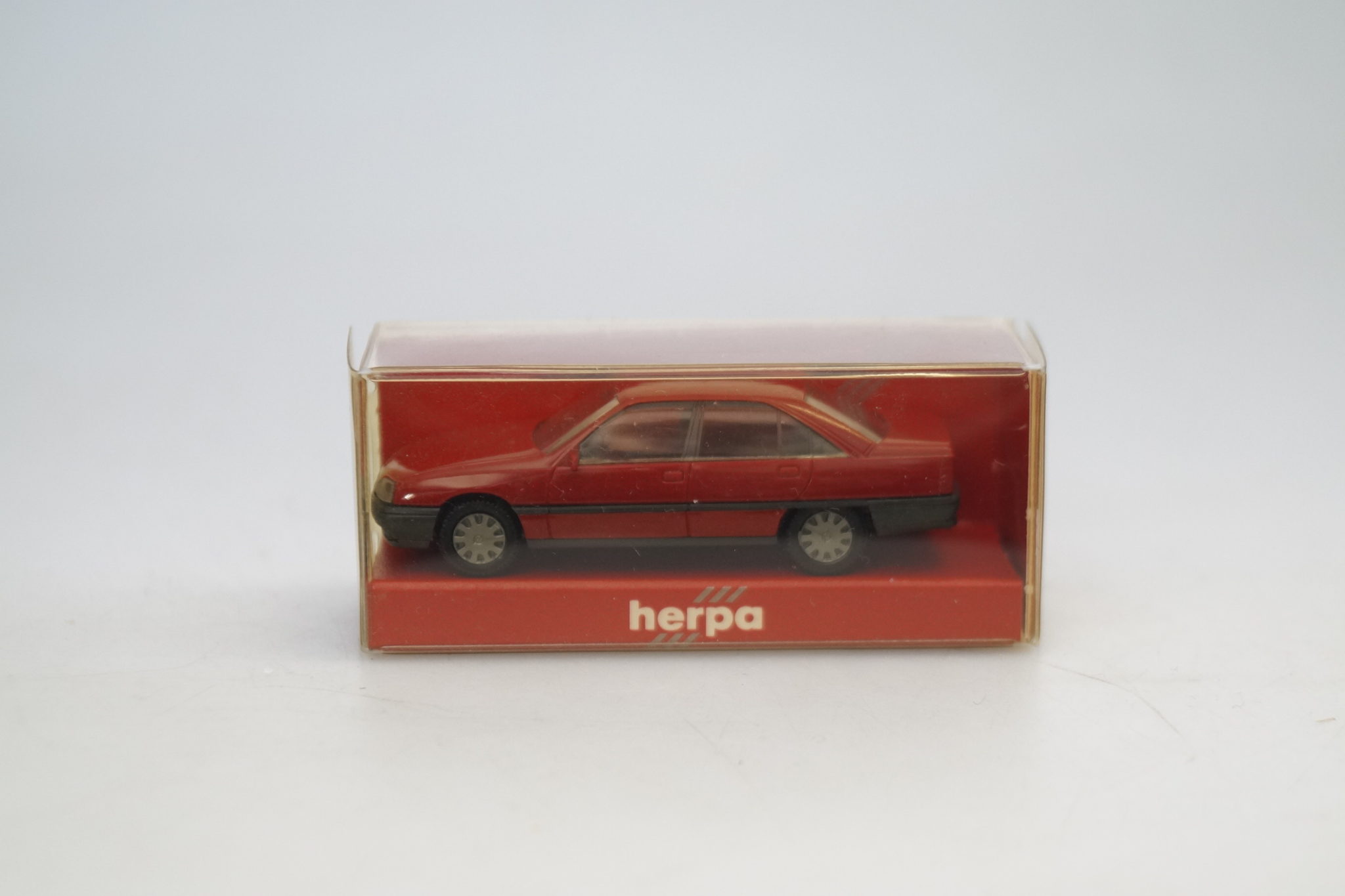 1:87 Herpa OPEL Omega Limo dkl.rot, neu