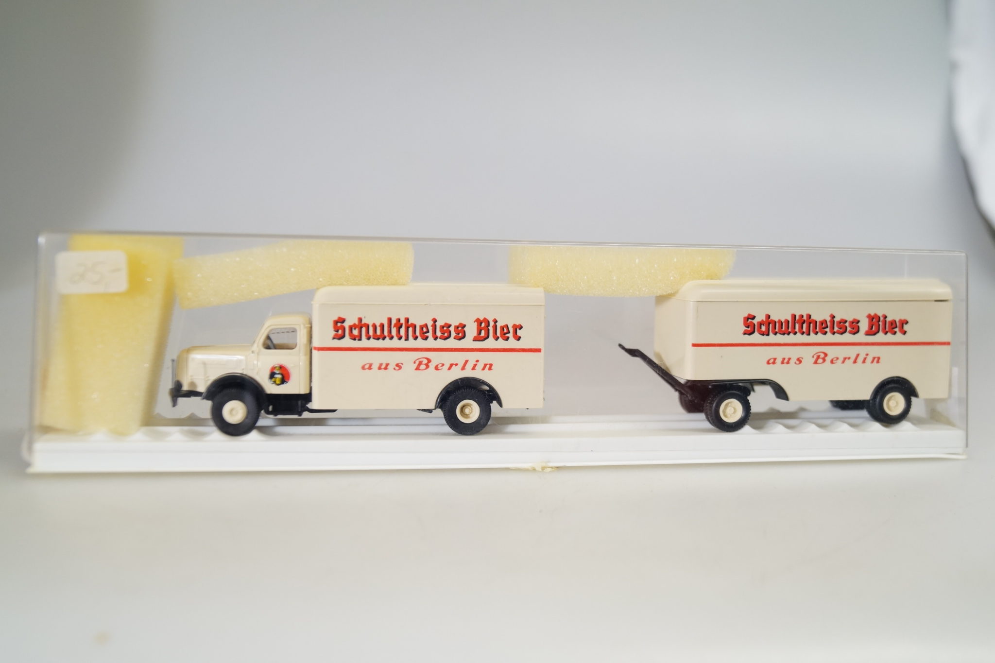 1:87 Brekina Henschel HZ Schultheiss Bier, neu