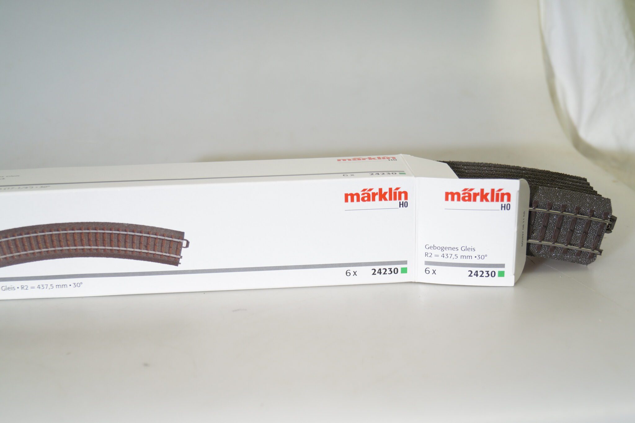 Märklin H0 24230 C-Gleis gebogen R2 = 437,5 mm 30° NEU Märklin H0 24230 C-Gleis gebogen R2 = 437,5 mm 30° NEU