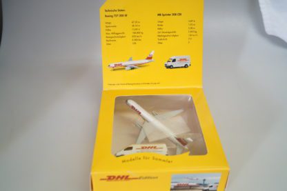 1:87 Schuco 006728 DHL Edition Boeing 757/MB Sprinter, neu – Bild 3