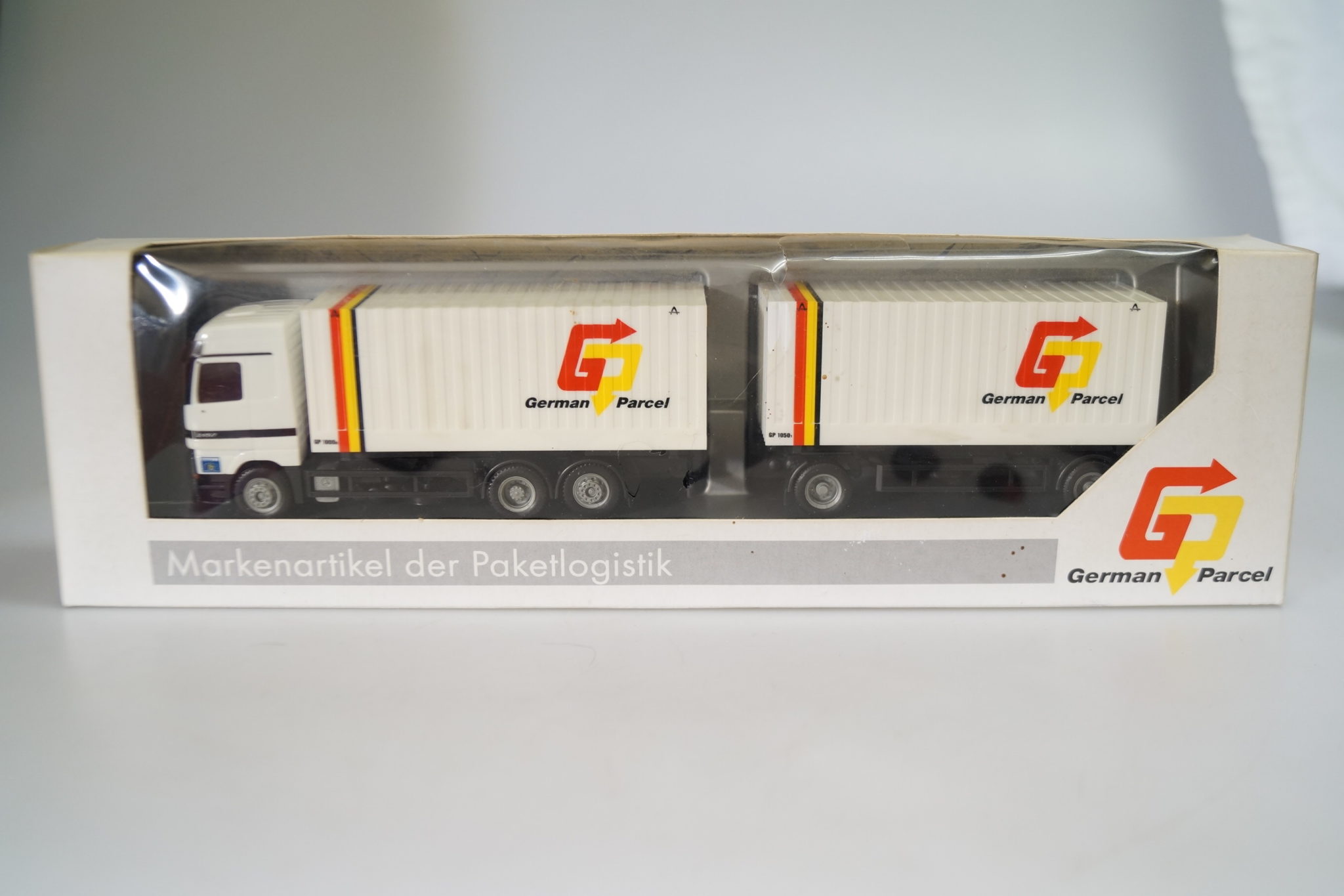 1:87 Herpa Somo MB Actros Riffelcont. SZ German Parcel, neu