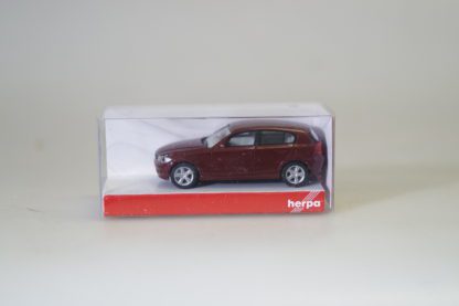 1:87 Herpa 033299 BMW 1er touring dkl.rot-met., neuw./ovp