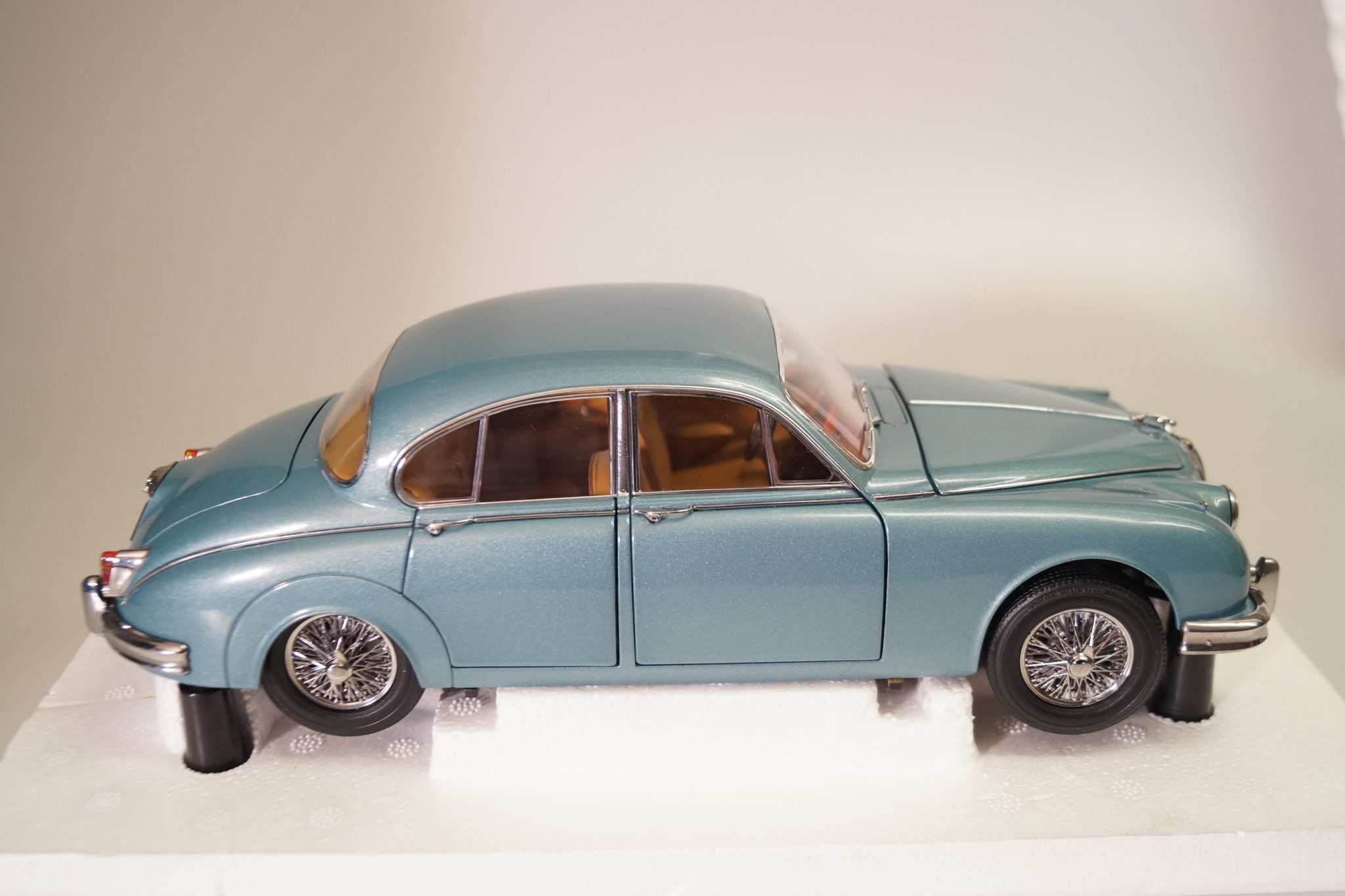 最新 ミニカー1/18 箱あり PARAGON Jaguar Mk Ⅱ No.5 www.akema.it