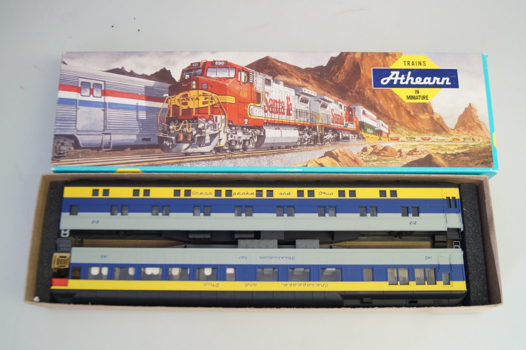 h0 Rivarossi 2 Stück USPersonenwagen Chesapeake&Ohio 140+212, ACHSEN