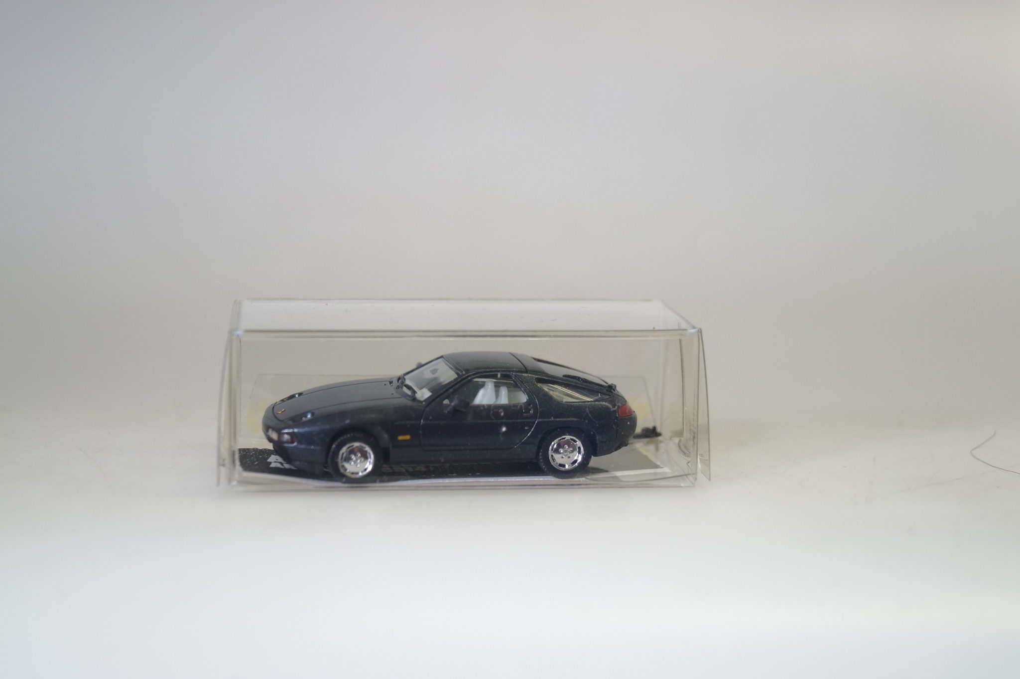 Miniature Porsche 928 Au 1/87 - Marque Herpa - Made In Germany - Neuf