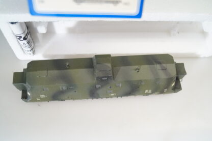 H0 Roco 46110-2 DR Panzerzug-Wagen tarnfarben, ovp/gesupert – Bild 2