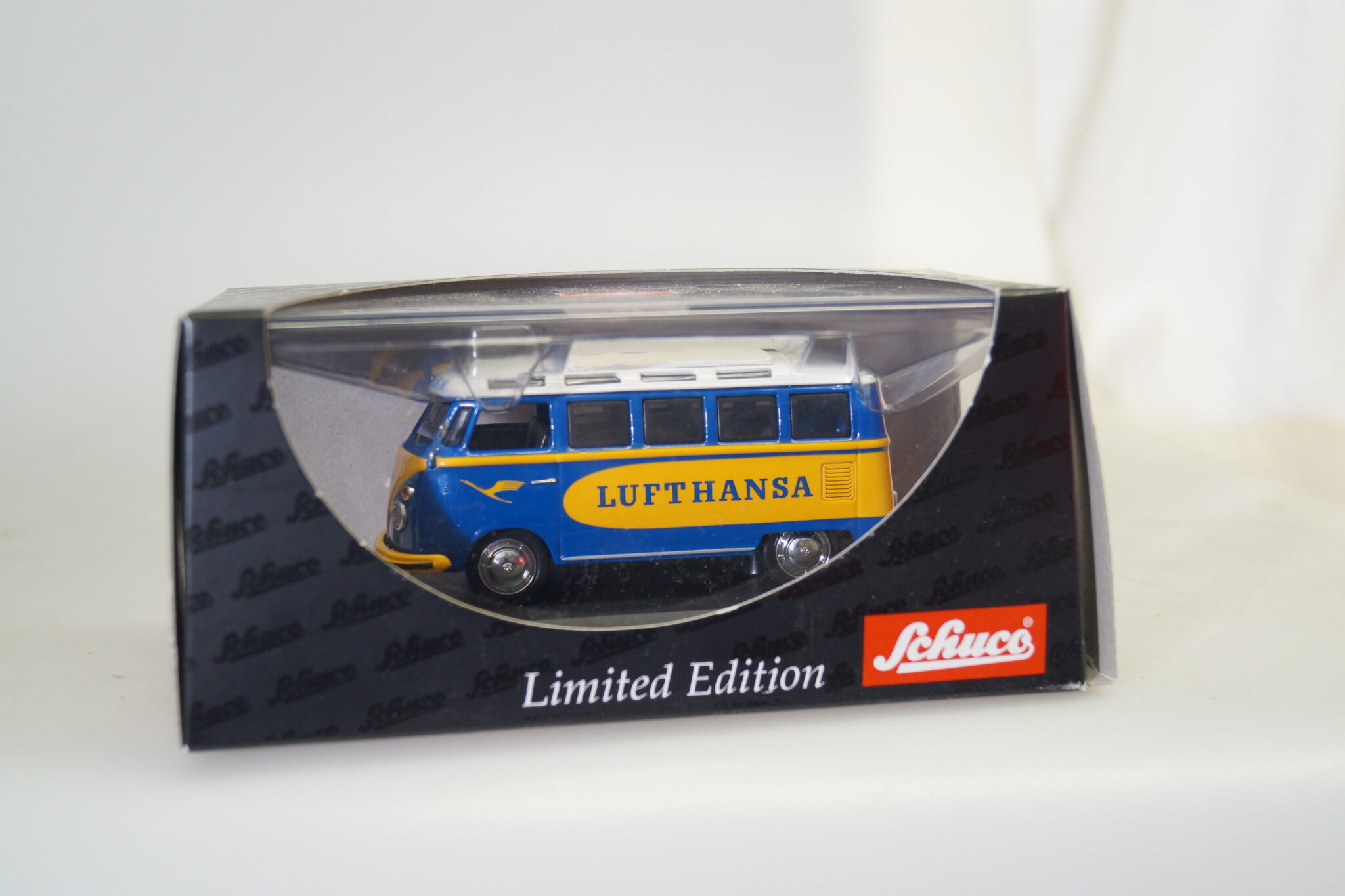 Schuco 1/43 VW T1 Bus Lufthansa mit 2 Figuren 03186 シュコー 