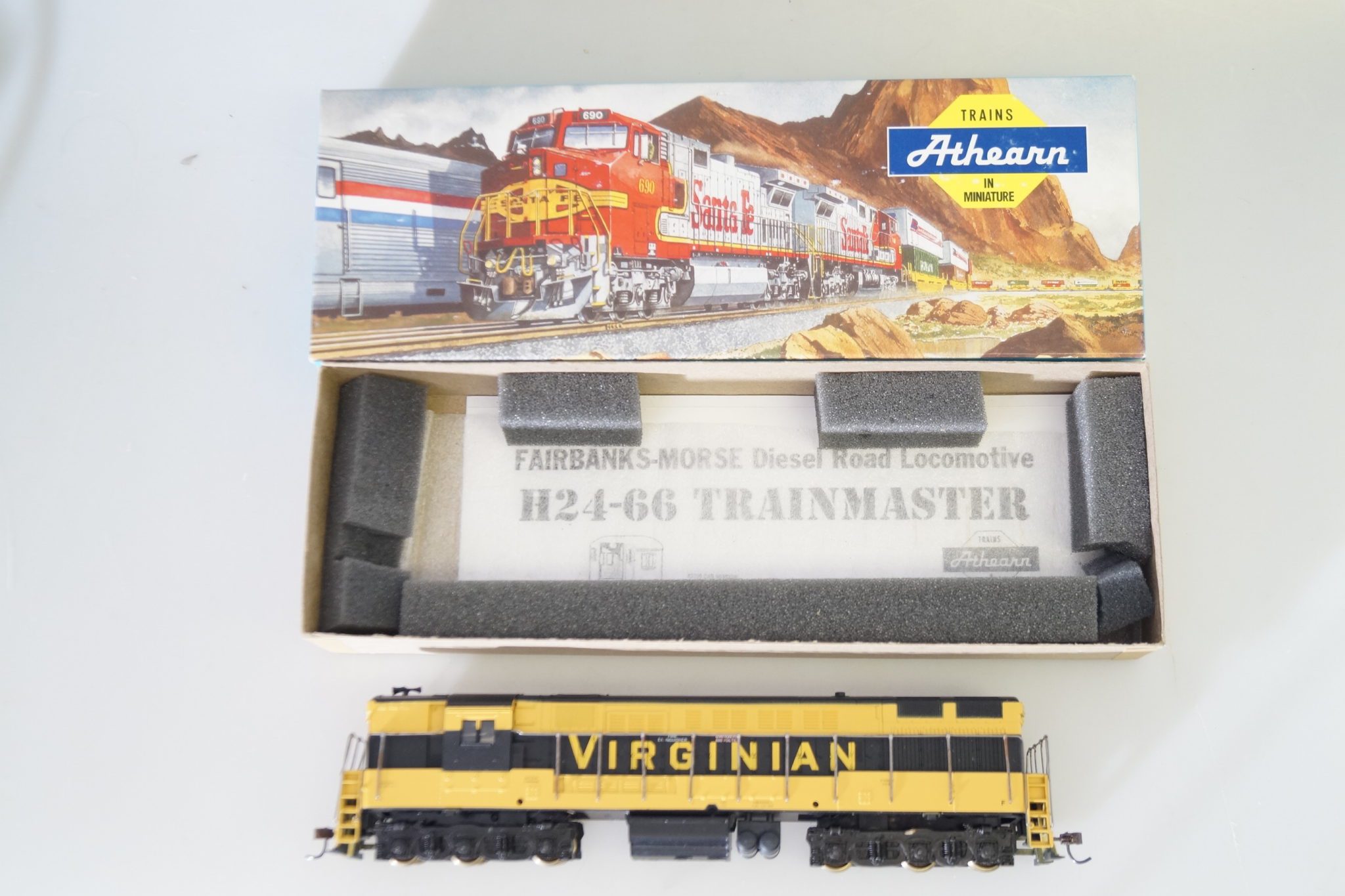 H0: Athearn 4309 Trainmaster Virginian, top/ovp