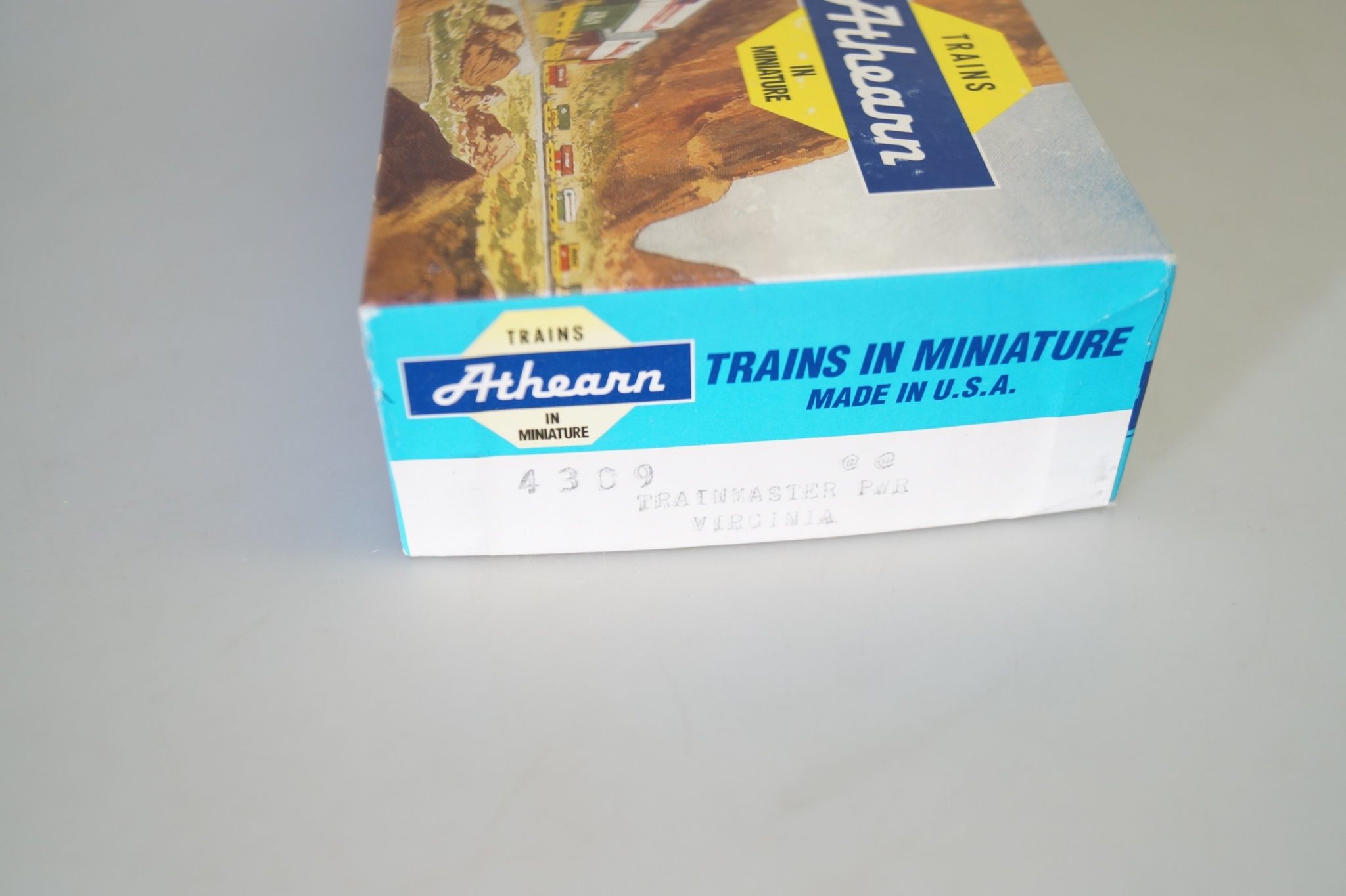 H0: Athearn 4309 Trainmaster Virginian, top/ovp – Bild 3