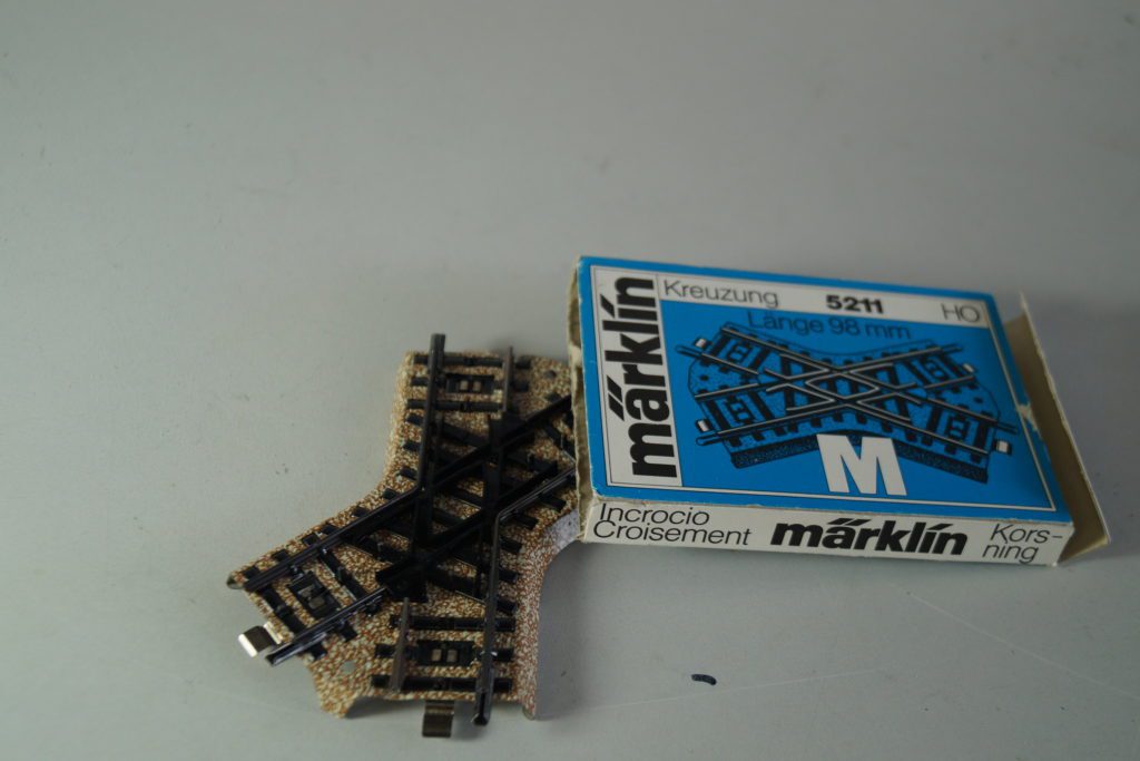 H0: Märklin M-Gleis 5211 Kreuzung 98mm, neu – gearontologist