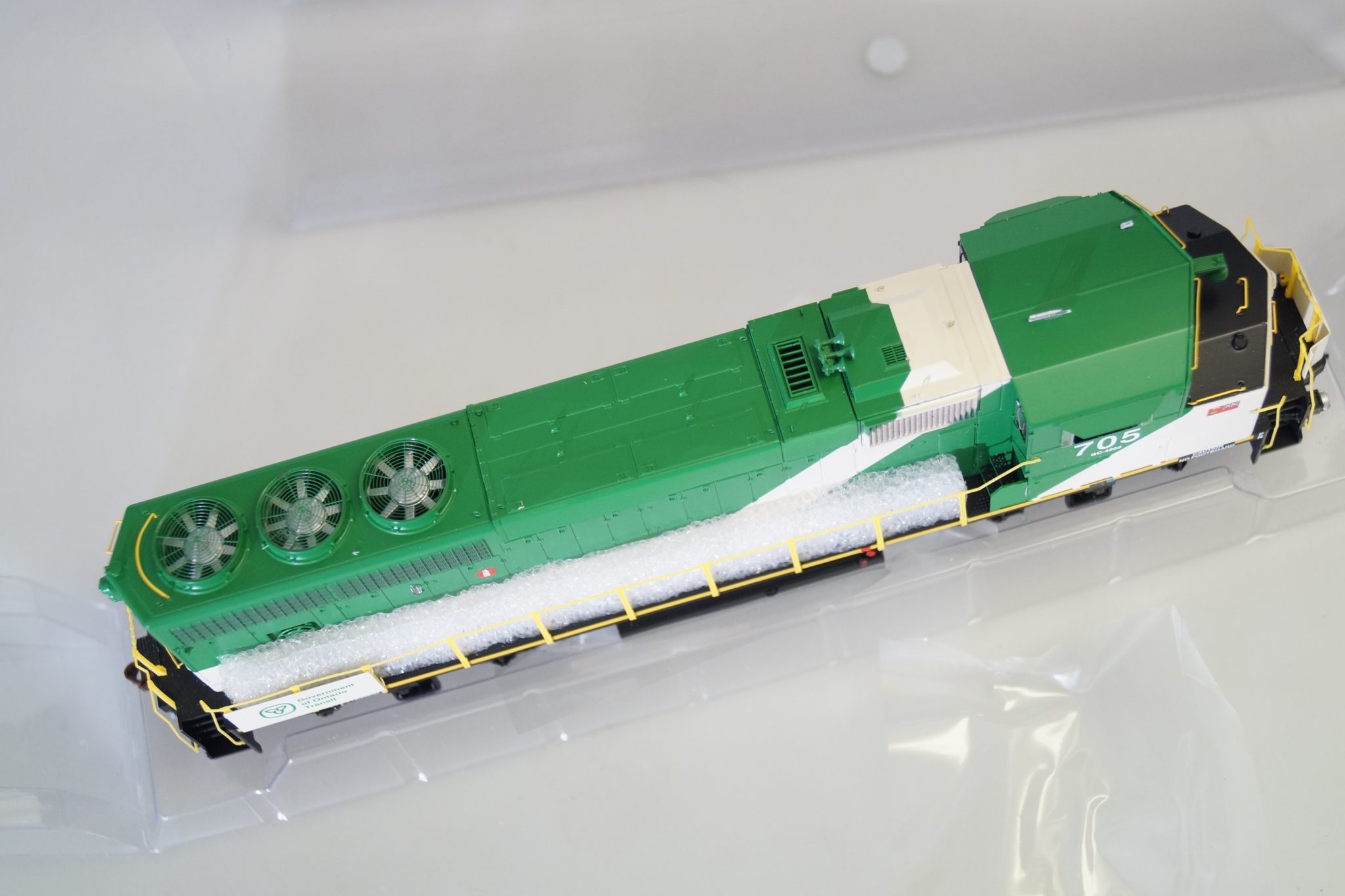 H0: Athearn G40556 US-Lok SD40-2 GO Transit #705, DCC ready/neuw./OVP – Bild 4