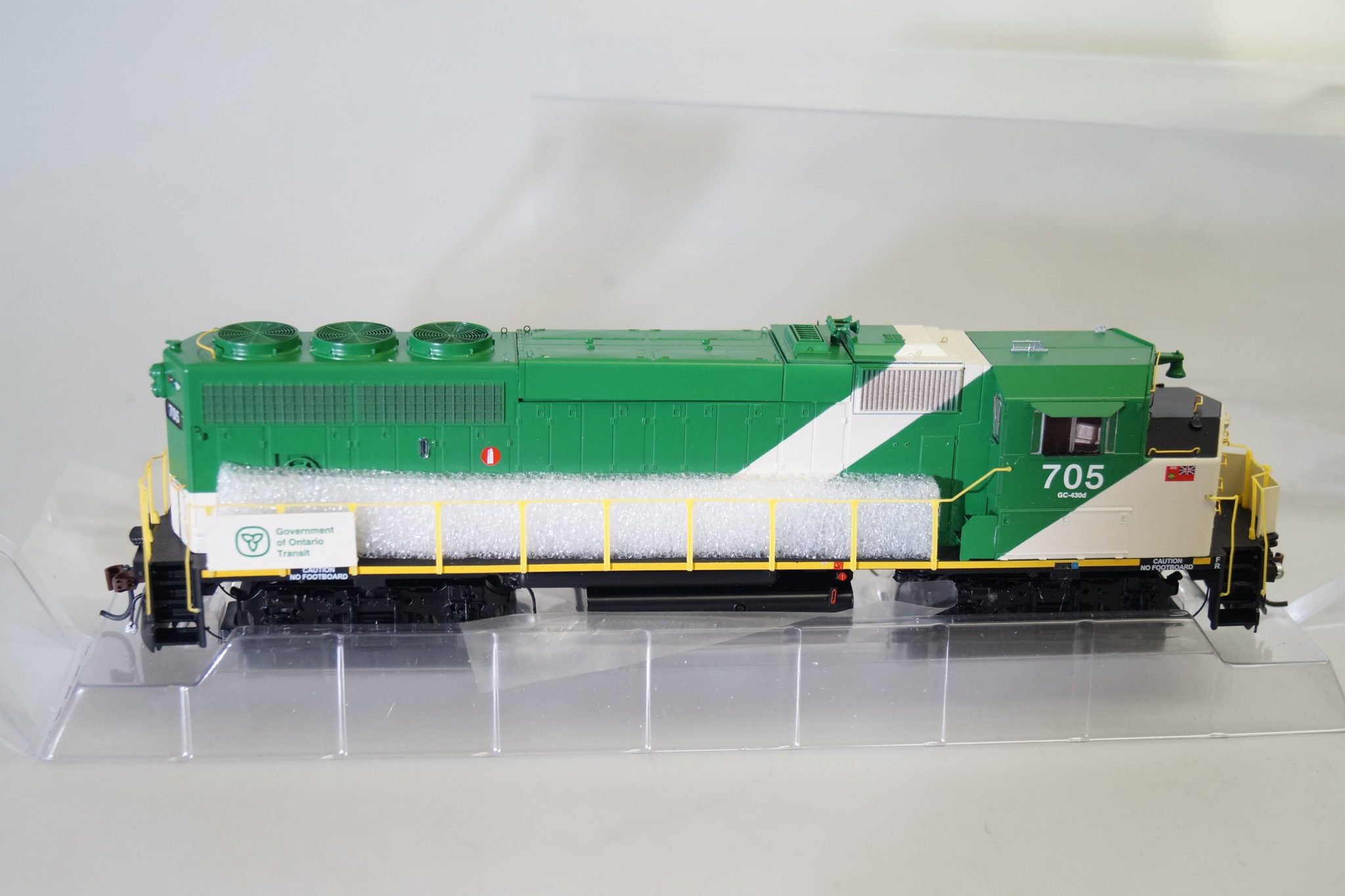 H0: Athearn G40556 US-Lok SD40-2 GO Transit #705, DCC ready/neuw./OVP