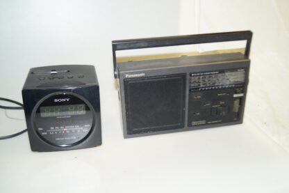 Panasonic GX-30 Weltempfänger UND Sony Radiowecker ICF-C130, sauber