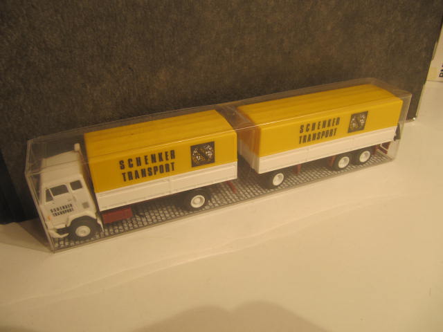 Brekina 1/87 HO Volvo F89 Transporter Team Lotus 85681