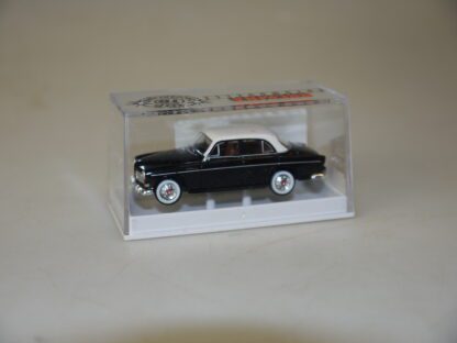 1:87 Brekina 29241 Volvo Amazon schwarz/Dach weiß, neu