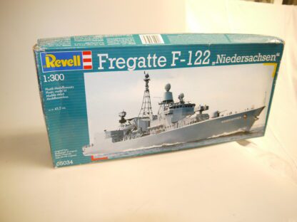 1:300 Revell 05034 Fregatte Niedersachsen, neuw./ovp