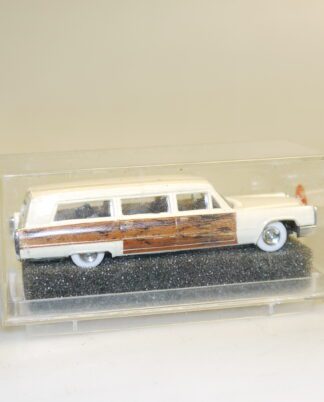 1:87 Praline 82905 Cadillac Station Wagon Holzdekor – neu