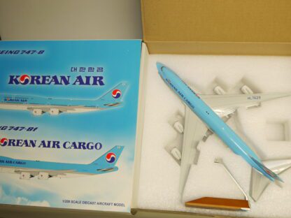 1:200 JCWings XX2172 Boeing 747-8F Korean Air Cargo, neuw./ovp