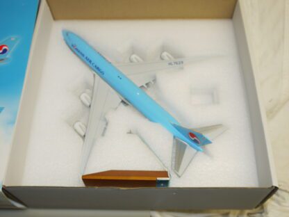 1:200 JCWings XX2172 Boeing 747-8F Korean Air Cargo, neuw./ovp – Bild 2