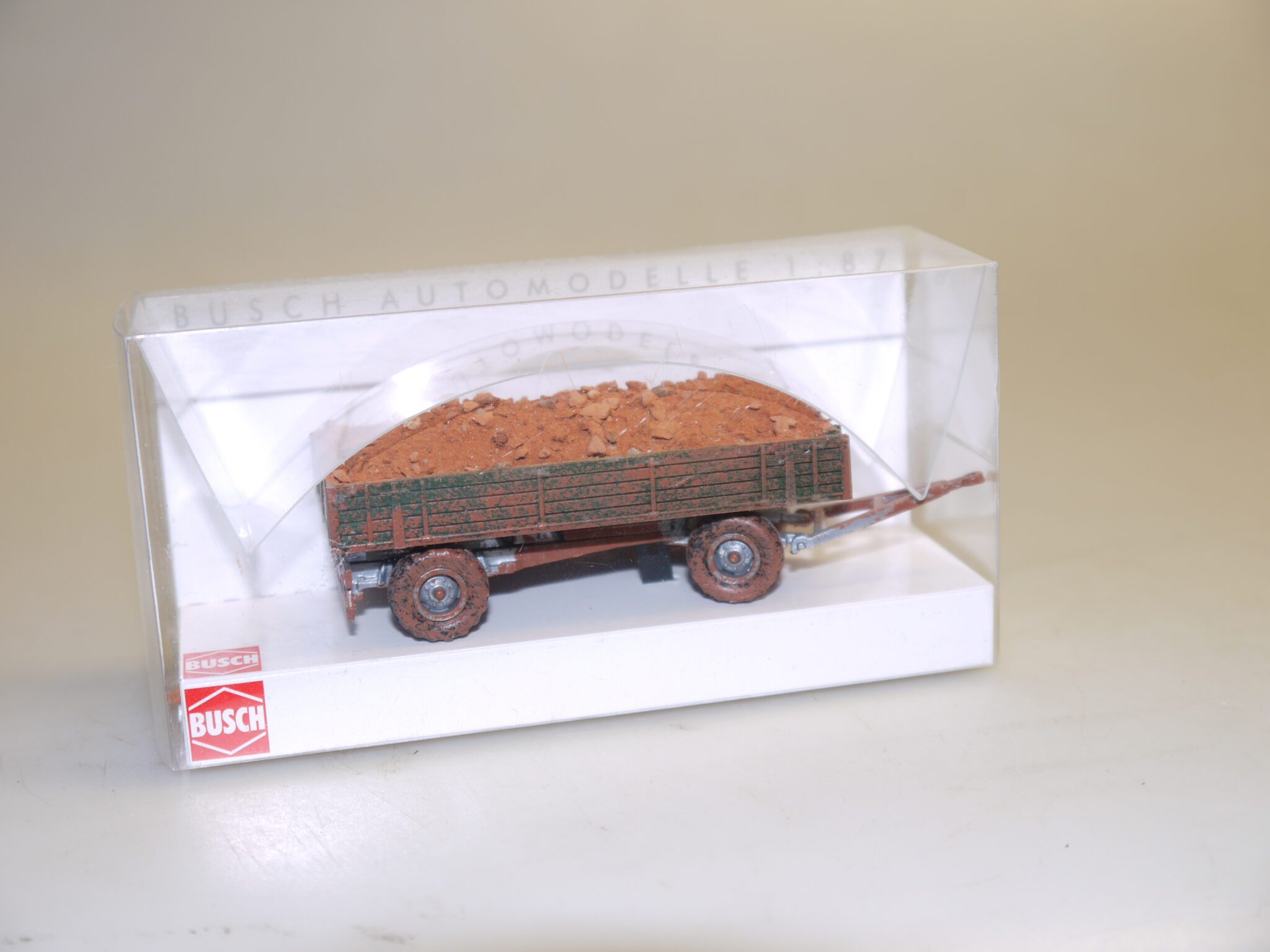 1:87 Busch 44922 Anhänger mit Ladung: Ziegelschutt, neuw./ovp
