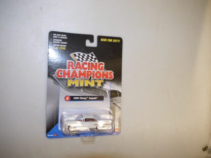 1:64 Johnny Lightning 1960 Chevy Impala weiß, neuw./ovp
