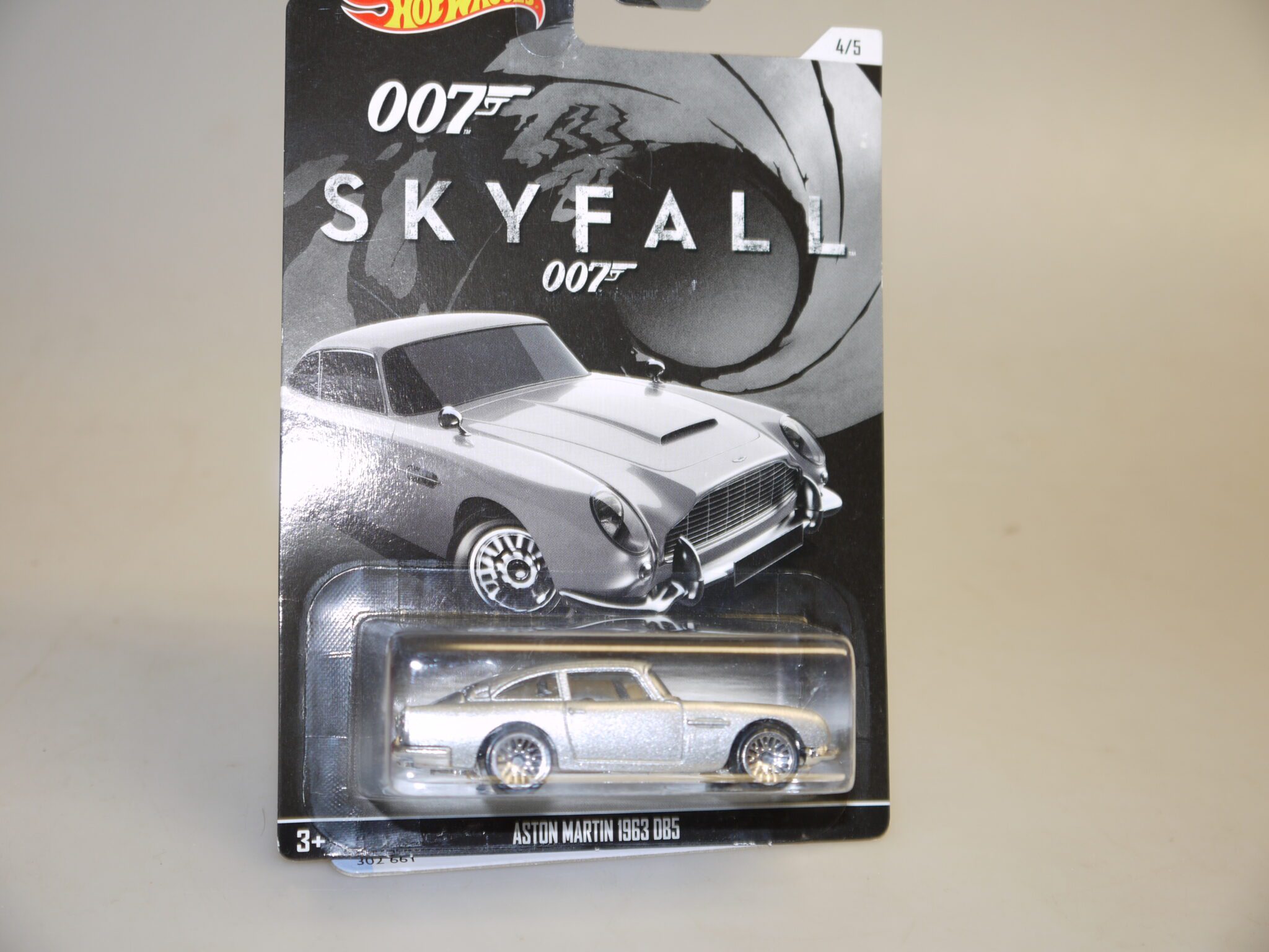 1:64 Hot Wheels 007 Goldfinger CGB79 Aston Martin 1963 DB5 silber, neuw./ovp
