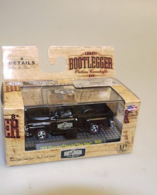1:64 M2 Machines Bootlegger 32600 1958 Chevrolet Apache, neuw./ovp
